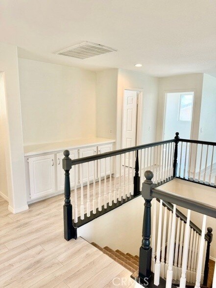 Building Photo - 1562 Cheshire Dr