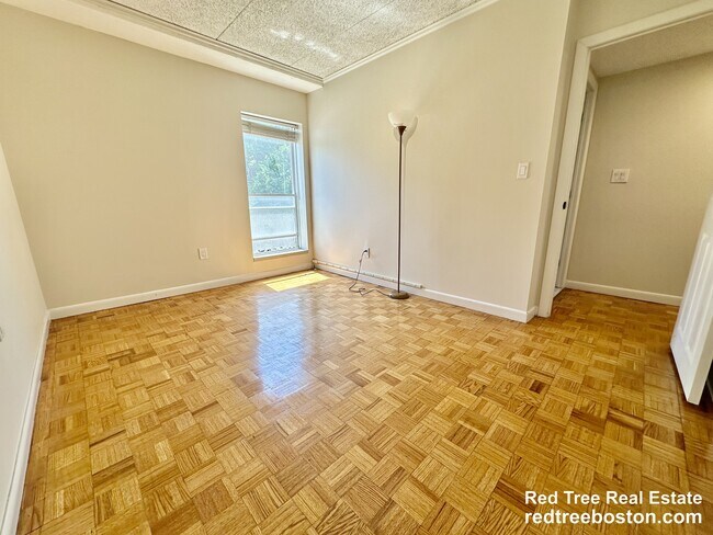 Building Photo - 44 Broadlawn Park