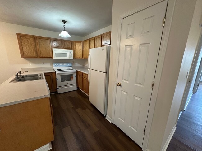 Building Photo - 1651 W Kole Dr