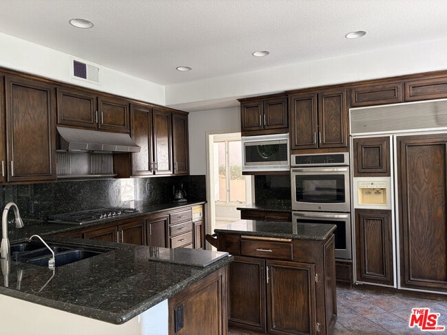 Building Photo - 4312 Park Verdi