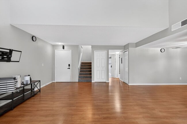 Building Photo - Cozy 3 Bedroom Available in Tampa!