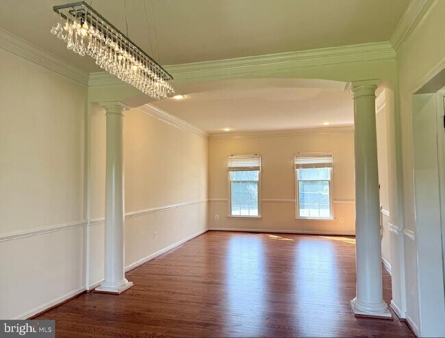 Building Photo - 43520 Lucketts Bridge Cir