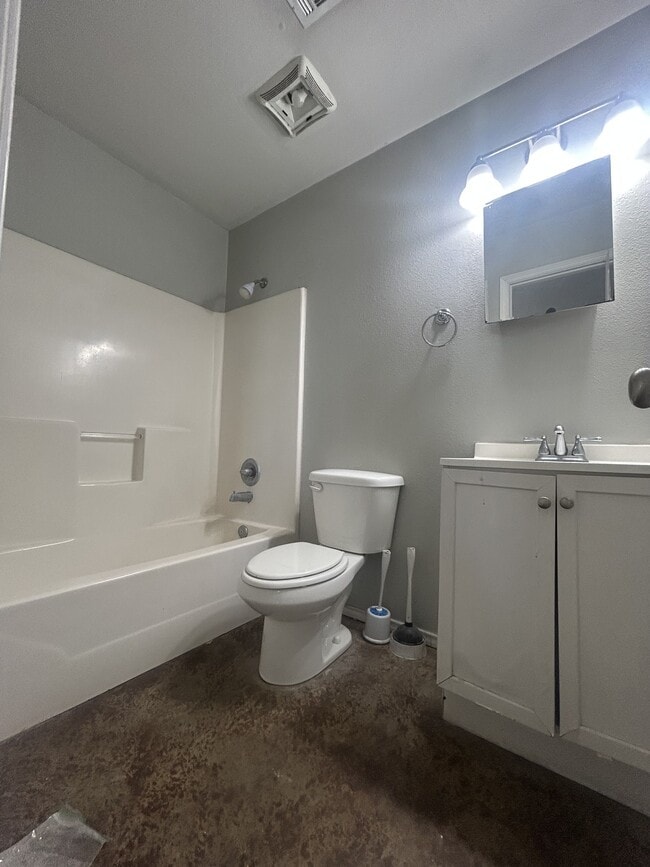 Building Photo - 11910 Fairview St