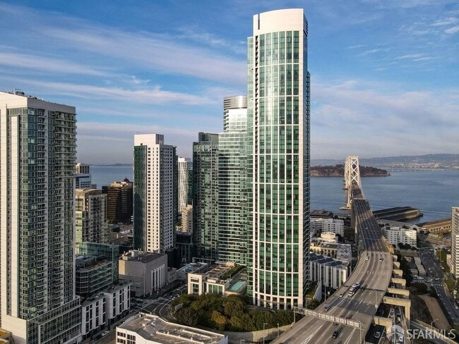 Building Photo - 425 1st St