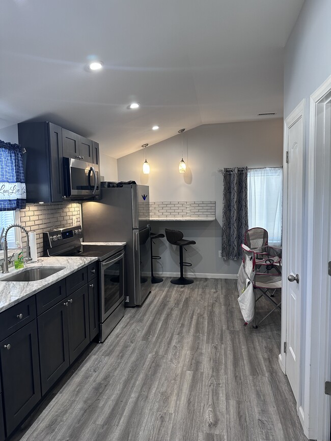 Building Photo - 902B Edgerly RD