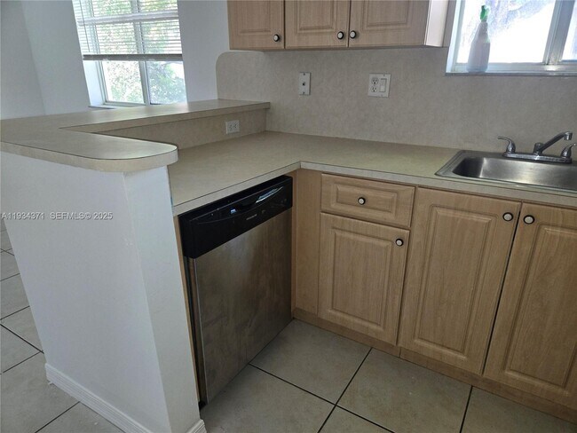 Building Photo - 1261 SE 29th St