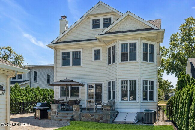 Building Photo - 420 Tuttle Ave