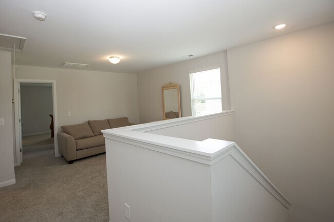 Building Photo - Coming up soon!!!!Centric beautiful proper...