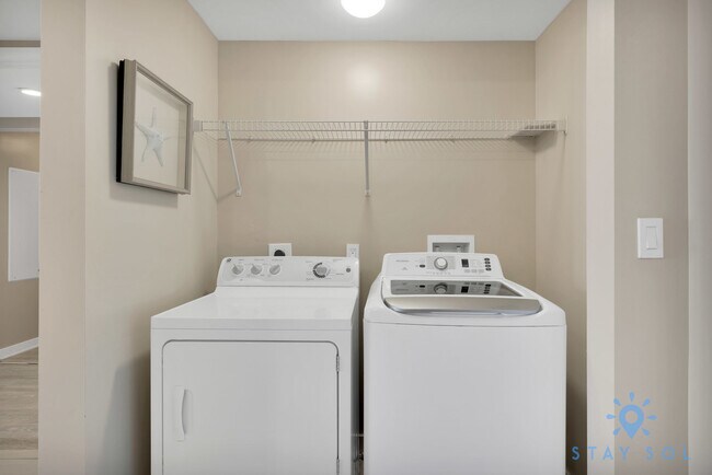 Building Photo - 2602 E Hallandale Beach Blvd
