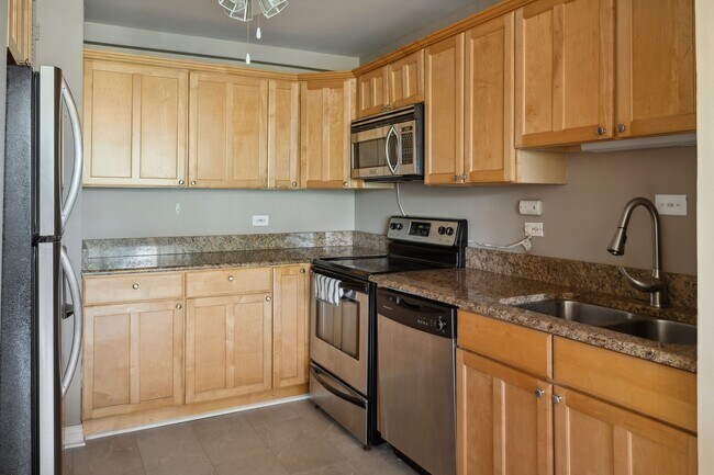 Building Photo - 1850 N Clark St