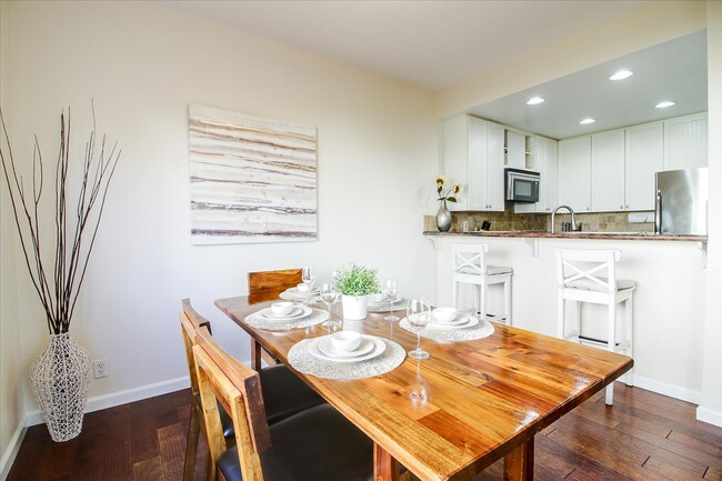 Building Photo - 1398 Meadow Ridge Cir