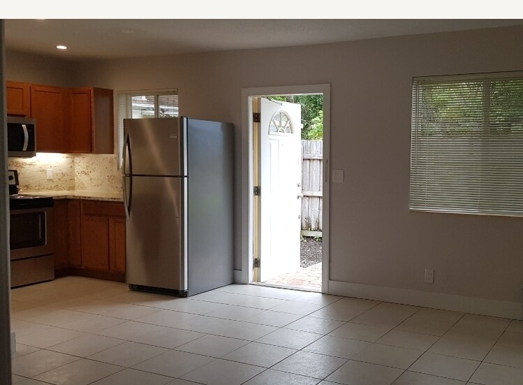 Building Photo - 818 Tequesta St