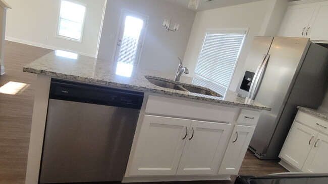 Building Photo - "Spacious 4-Bedroom Retreat with Modern Gr...