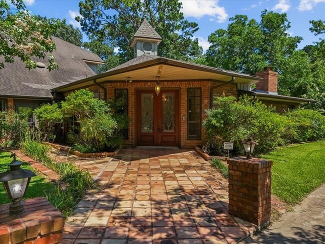 Building Photo - 3415 Bayou Dr E