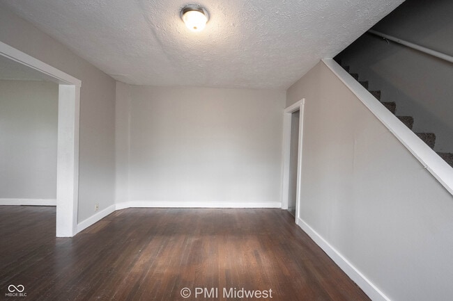 Building Photo - 2011 Applegate St