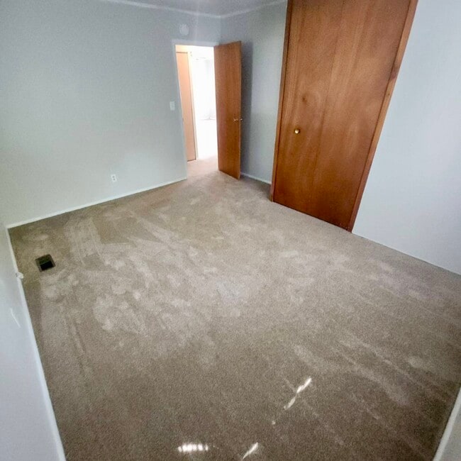 Building Photo - 2702 W Daniel St