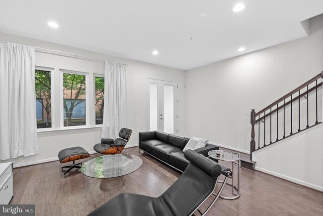 Building Photo - 110 Cambria Walk