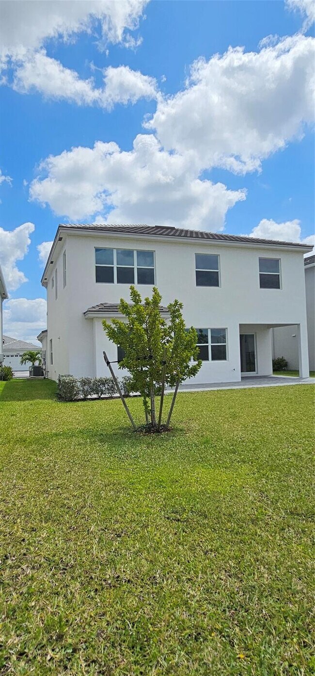 Building Photo - 5461 Empire Dr