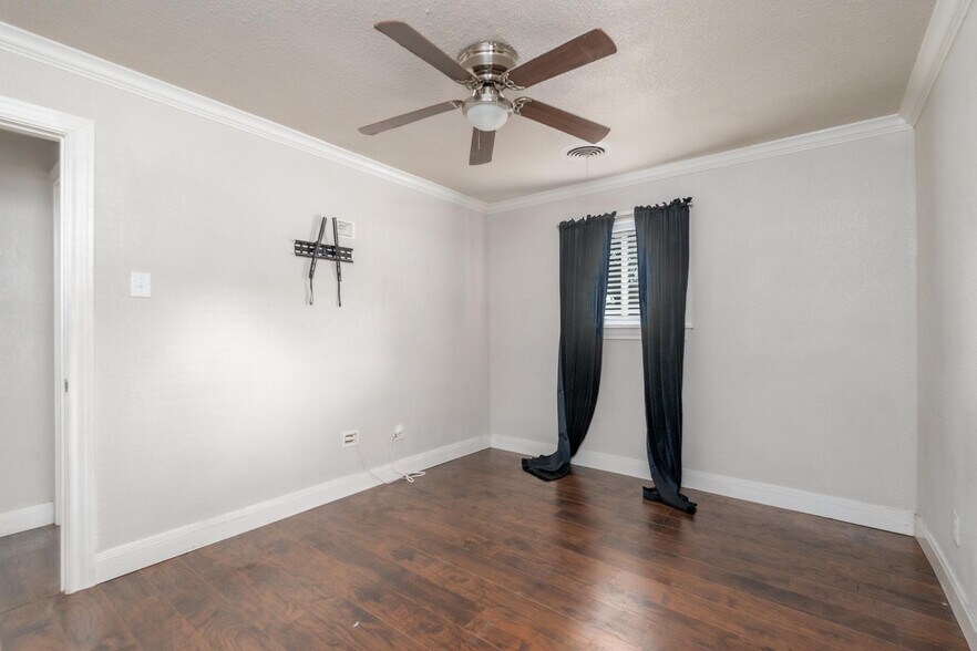 Building Photo - 3042 S 28th St