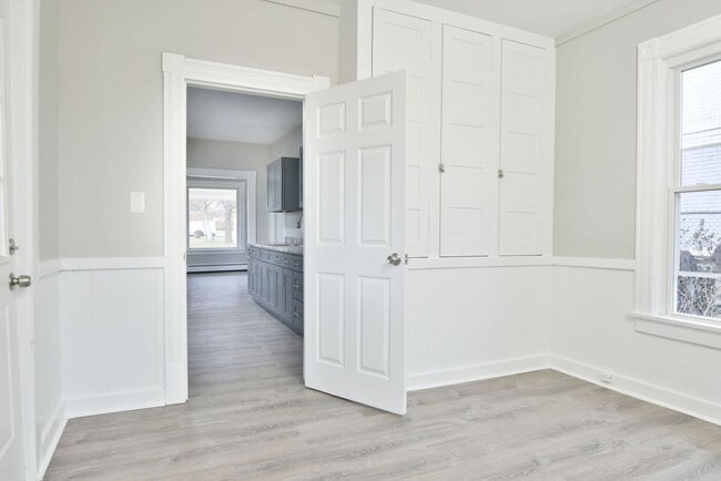 Building Photo - RENTALS AVAILABLE IN NILES