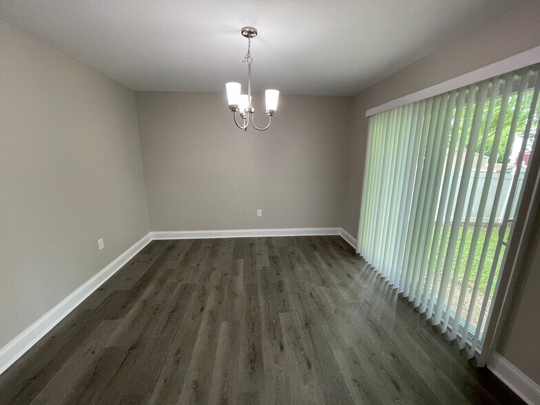 Dining Room - 903 Queens Ct