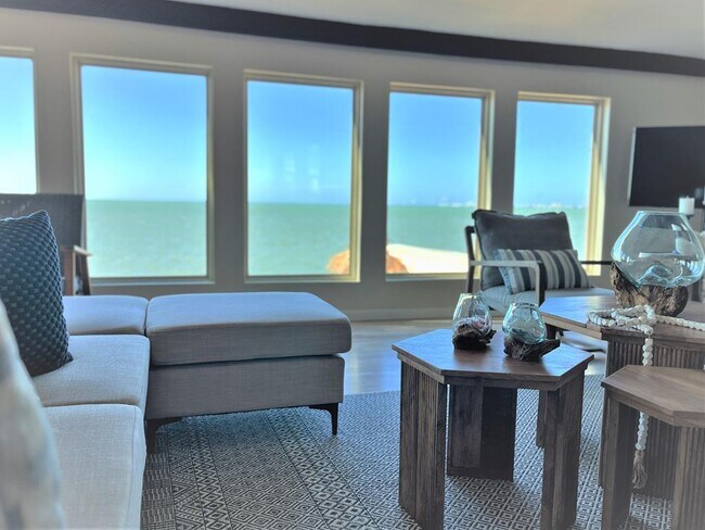 Building Photo - 602 N Shore Dr E