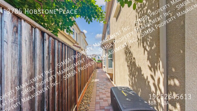 Building Photo - 3785 Hobstone Pl