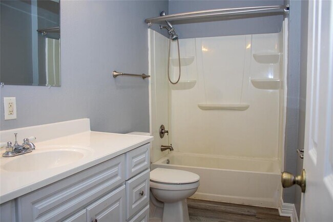 Building Photo - 5302 Anzio Rd