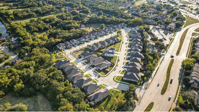 Building Photo - 1529 Woodford Pl