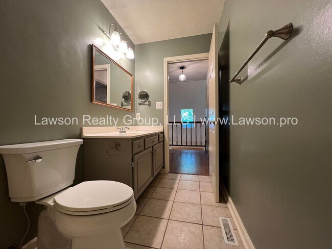 Building Photo - Nature Lover's Paradise-Easy Access to Vin...