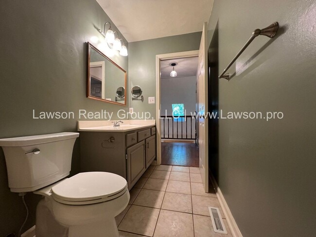 Building Photo - Nature Lover's Paradise in Serene Setting