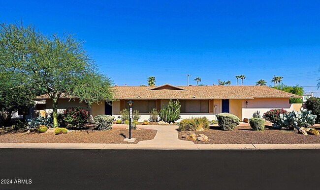 Building Photo - 6203 N 12th Pl