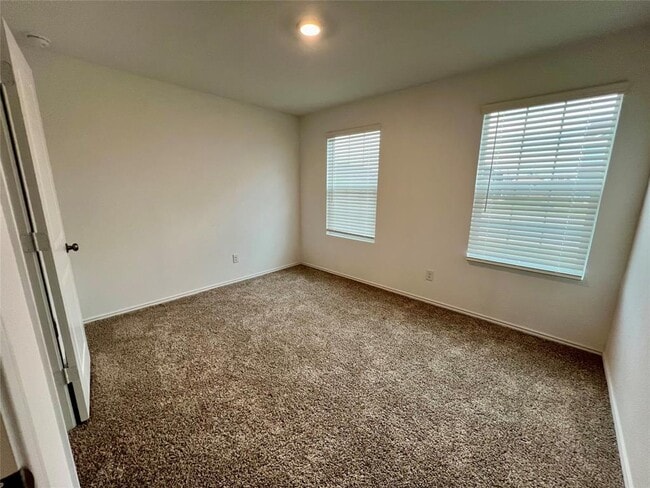 Building Photo - 420 Halfmoon Dr