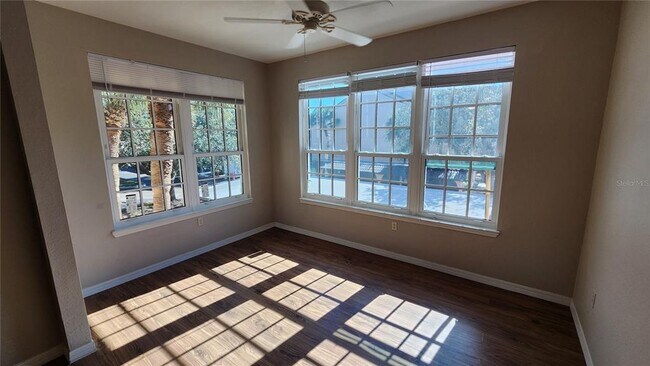 Building Photo - 4122 Central Sarasota Pkwy