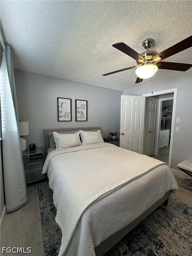 Building Photo - 1201 SE 32nd Terrace