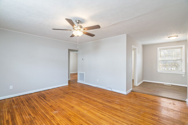 Building Photo - 2518 Larkwood Ln