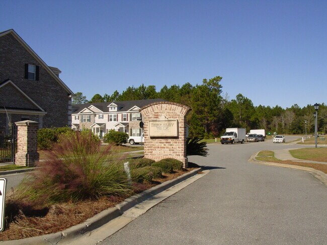 Building Photo - 104 Ventura Pl