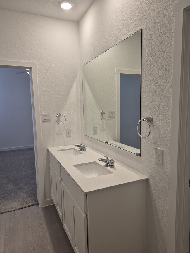 Building Photo - 224 Pine St