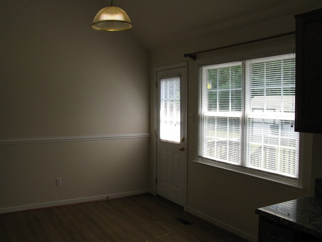 Building Photo - 7809 Silktree Pl