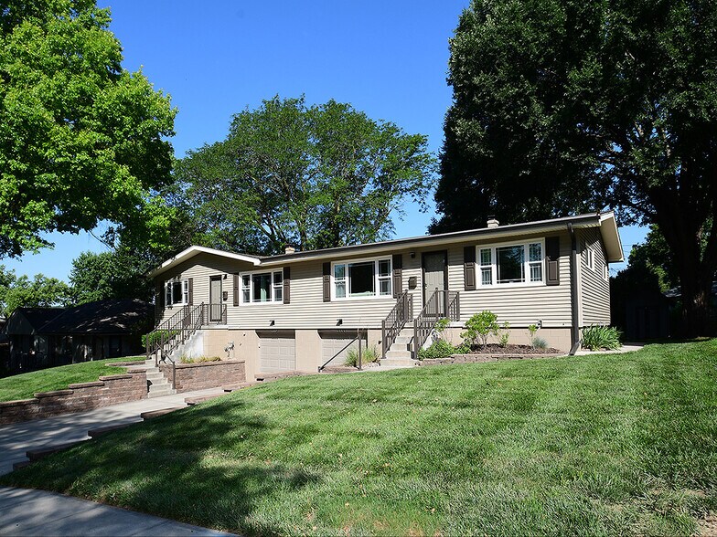3330 is on the right side - 3330 S 82nd St