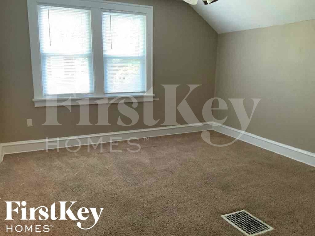 Building Photo - 600 Larkin Ave