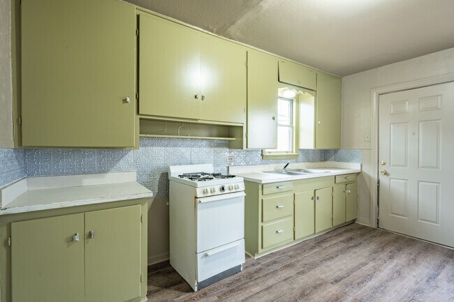 Building Photo - 927 S Bryan St