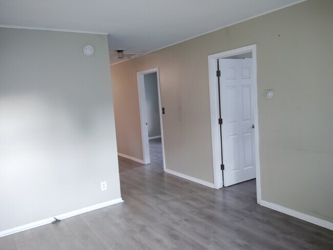 Building Photo - Charming 3BR Home in Heart of West 7th – St. Paul