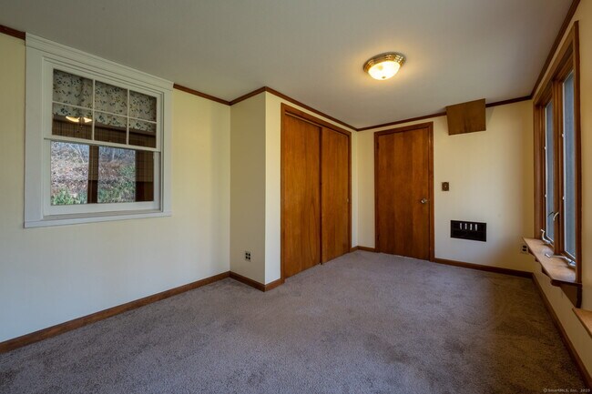 Building Photo - 10 Woodland Ter 1