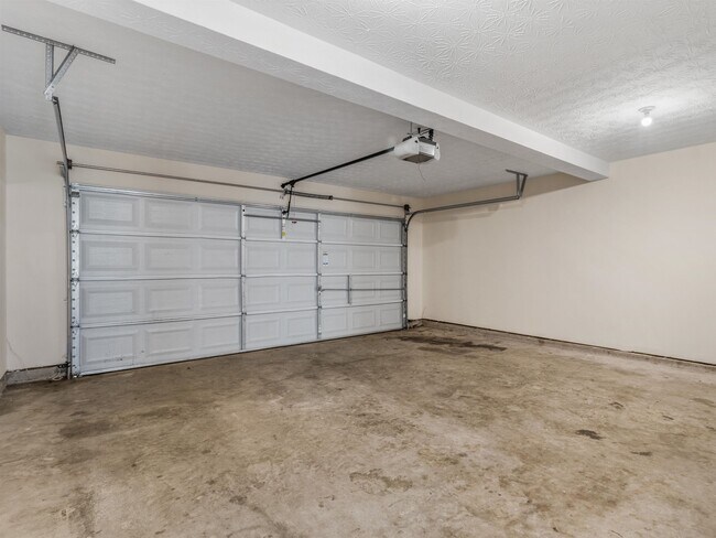 Building Photo - 310 Sarasota Ln