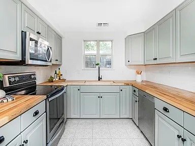 Building Photo - 2910 Wyandot St