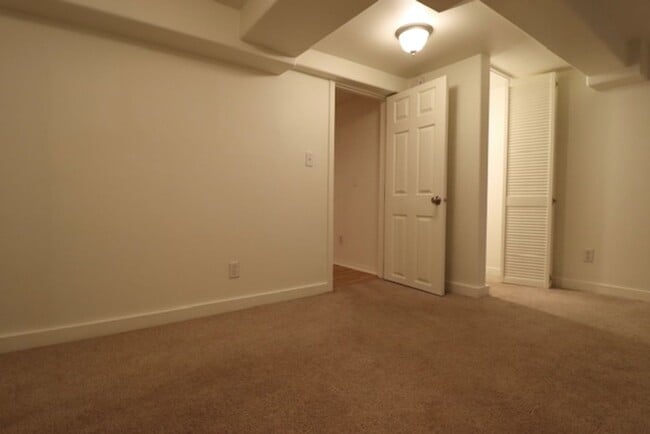 Building Photo - Ravenna Charmer!!’