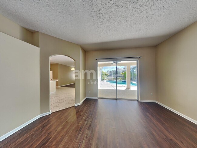 Building Photo - 13712 Lakes Way