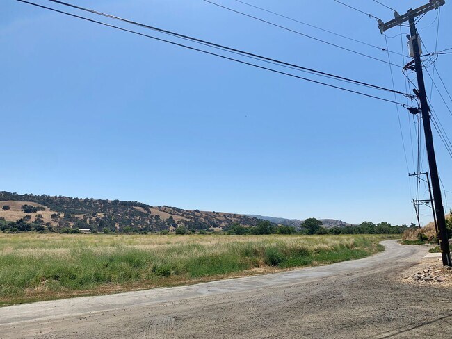 Building Photo - Single Story Country Home in Tres Pinos, Ca