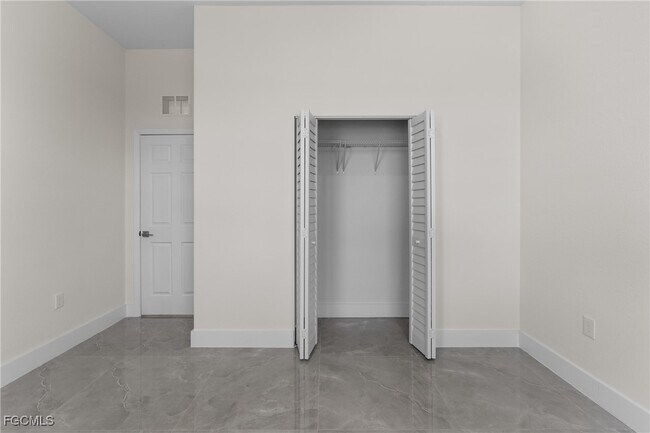 Building Photo - 1134 Cummings St E